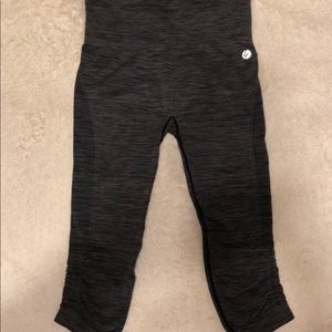 Life Fitness Space Dye Gray Cropped Leggings